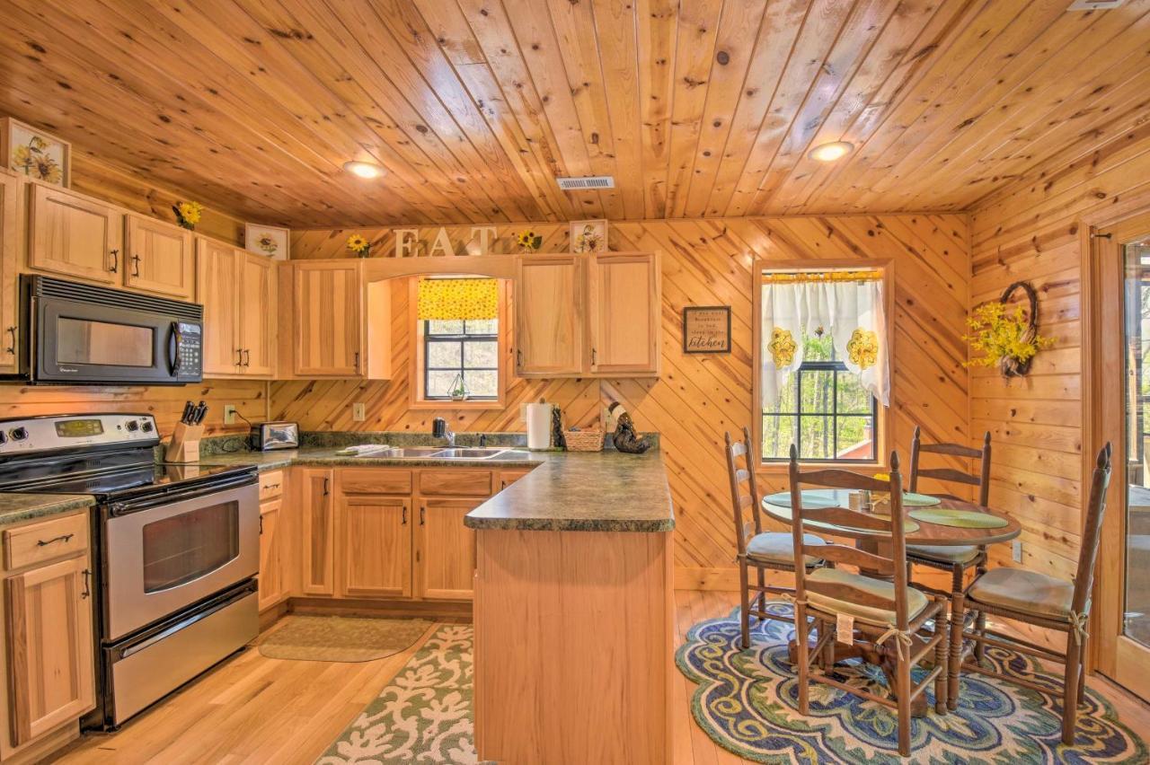 Cozy Hiawassee Cabin With Fire Pit And Mtn Views! Bagian luar foto
