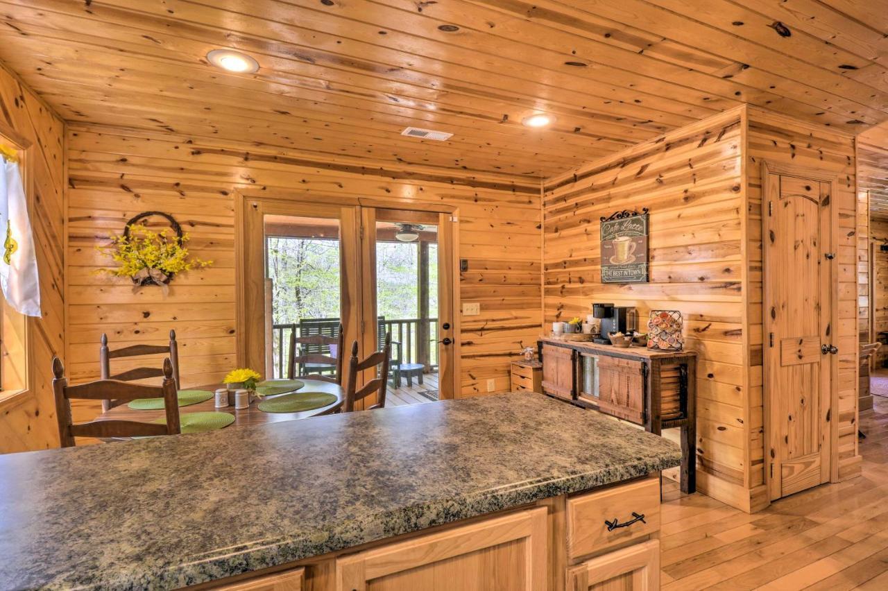 Cozy Hiawassee Cabin With Fire Pit And Mtn Views! Bagian luar foto