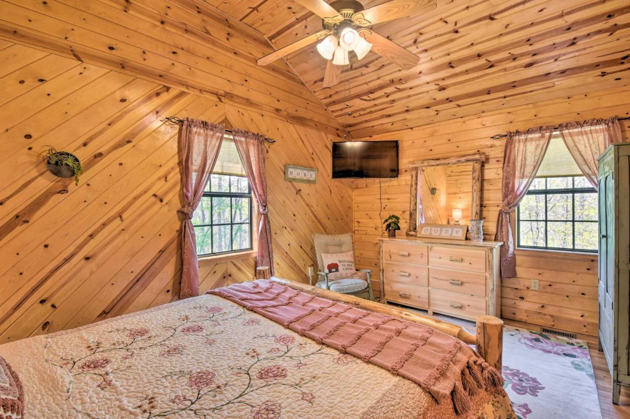 Cozy Hiawassee Cabin With Fire Pit And Mtn Views! Bagian luar foto