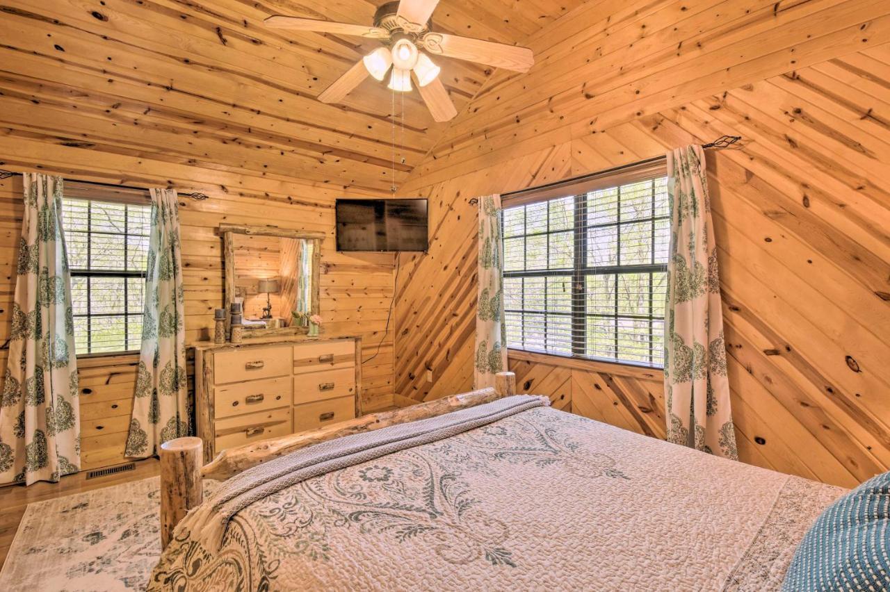Cozy Hiawassee Cabin With Fire Pit And Mtn Views! Bagian luar foto