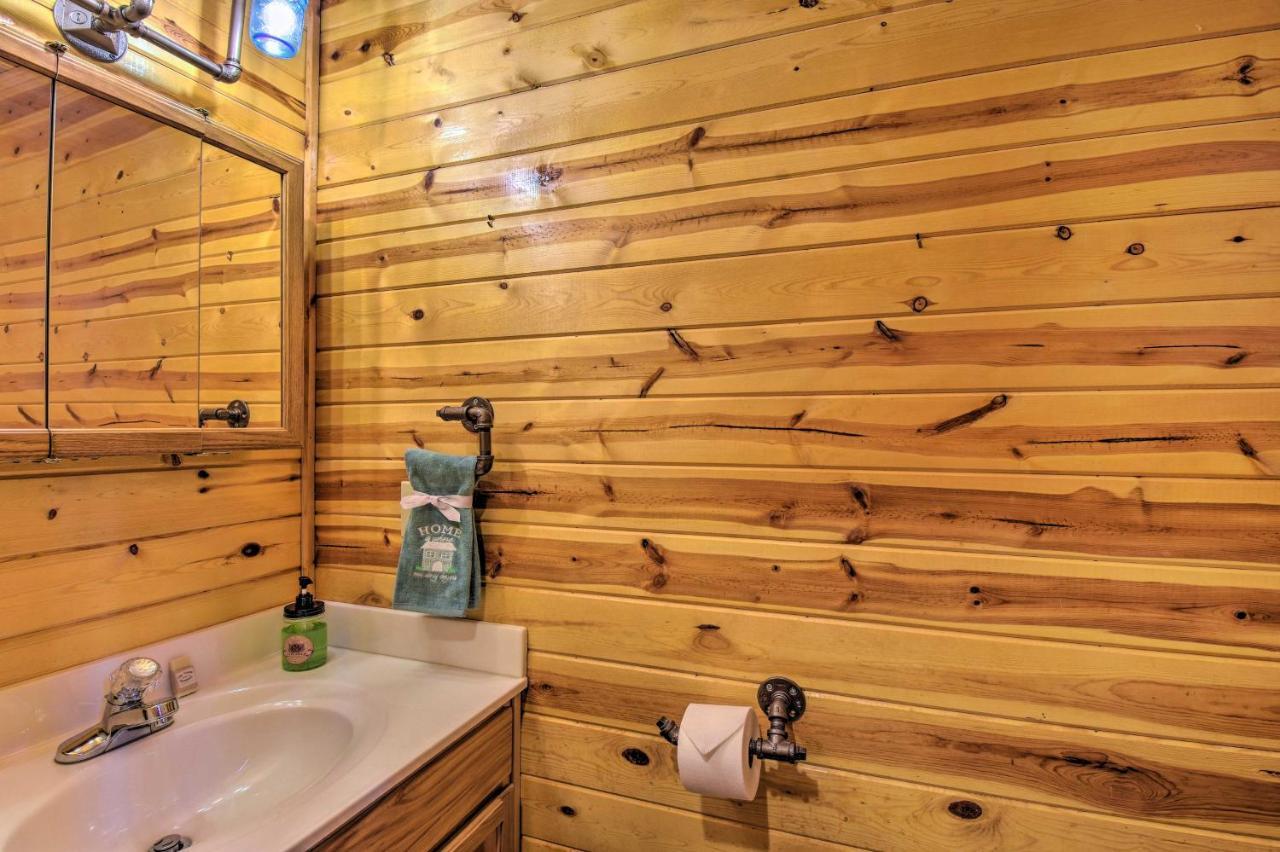 Cozy Hiawassee Cabin With Fire Pit And Mtn Views! Bagian luar foto