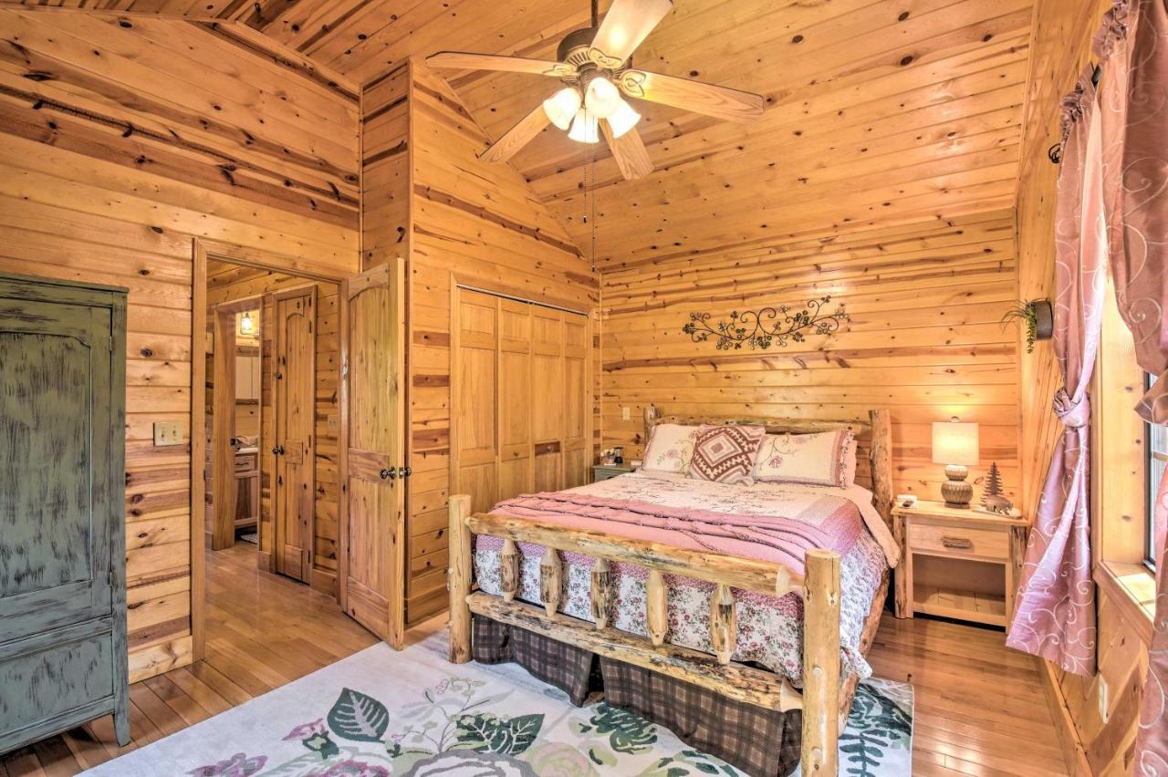 Cozy Hiawassee Cabin With Fire Pit And Mtn Views! Bagian luar foto